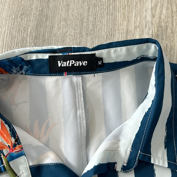 NWOT Men's Casual Button Down Shirt - Blue Parrot Print - Picture 5 of 11